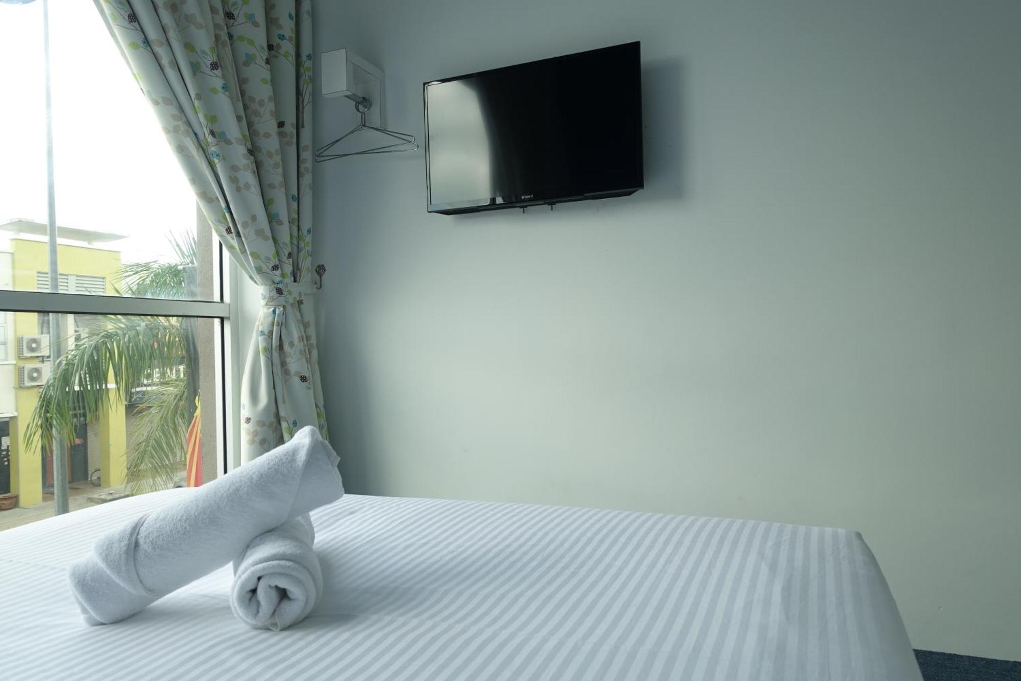10 Hotel